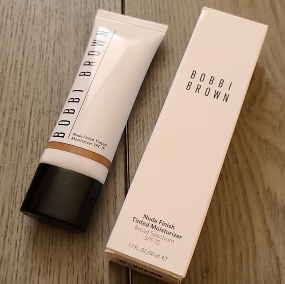 Bobbi Brown Tinted Moisturizer DEEP - Picture 4 of 5